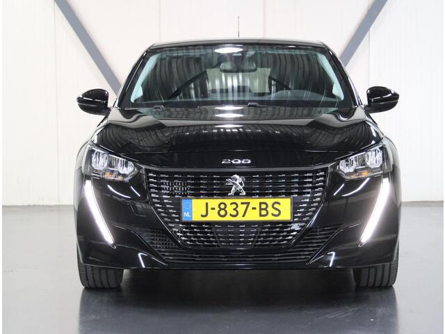 Peugeot 208 1.2 100PK Allure | AppleCarplay/Android Auto | Armsteun | Parkeersensoren | FULL LED | Lederen Stuurwiel | Climate Control | Cruise Control | 17" LMV | Isofix | Privacy Glass |