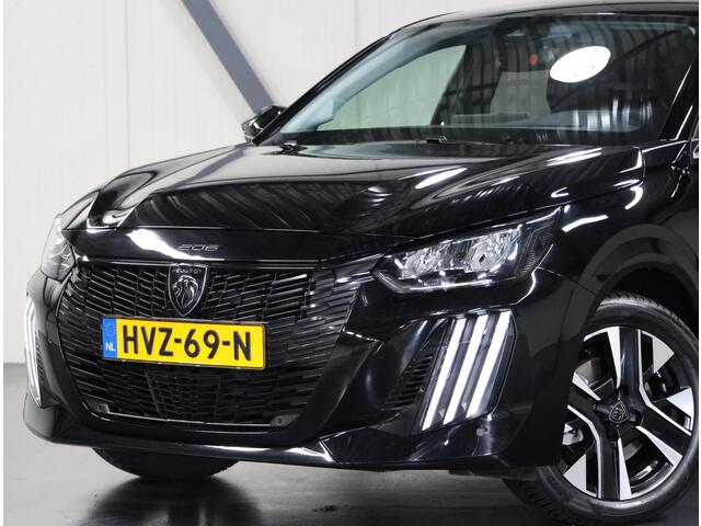 Peugeot 208 100PK Allure | AppleCarplay/Android Auto | Parkeersensoren | FULL LED | Navigatie | Lederen Stuurwiel | Climate Control | Cruise Control | 16" LMV | Isofix | Privacy Glass |