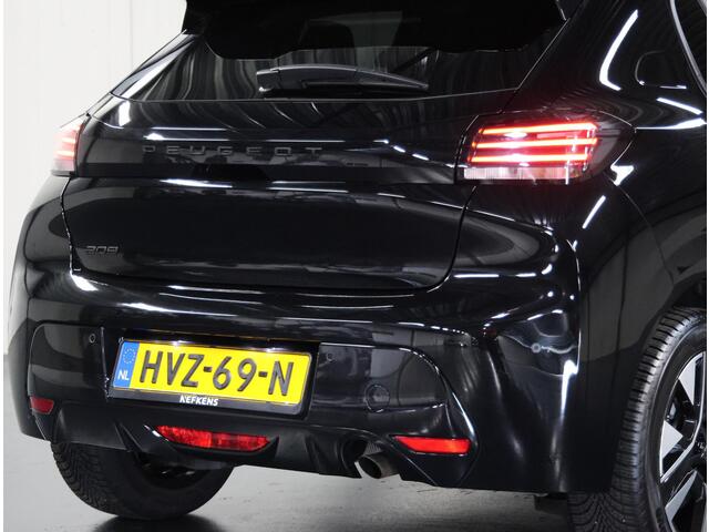 Peugeot 208 100PK Allure | AppleCarplay/Android Auto | Parkeersensoren | FULL LED | Navigatie | Lederen Stuurwiel | Climate Control | Cruise Control | 16" LMV | Isofix | Privacy Glass |