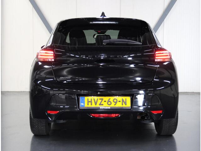 Peugeot 208 100PK Allure | AppleCarplay/Android Auto | Parkeersensoren | FULL LED | Navigatie | Lederen Stuurwiel | Climate Control | Cruise Control | 16" LMV | Isofix | Privacy Glass |