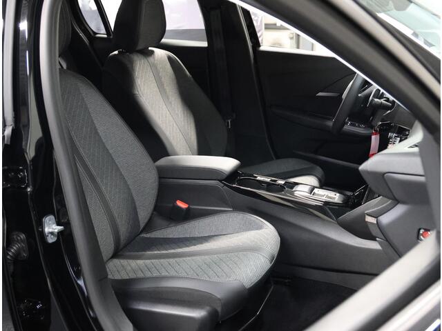 Peugeot 208 100PK Allure | AppleCarplay/Android Auto | Parkeersensoren | FULL LED | Navigatie | Lederen Stuurwiel | Climate Control | Cruise Control | 16" LMV | Isofix | Privacy Glass |