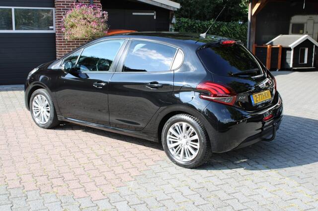 Peugeot 208 1.2 PURETECH ALLURE Navigatie Cruise Airco