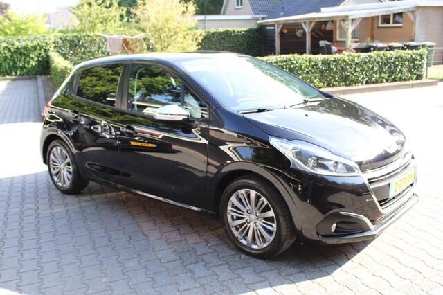 Peugeot 208 1.2 PURETECH ALLURE Navigatie Cruise Airco