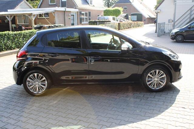 Peugeot 208 1.2 PURETECH ALLURE Navigatie Cruise Airco