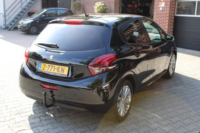 Peugeot 208 1.2 PURETECH ALLURE Navigatie Cruise Airco