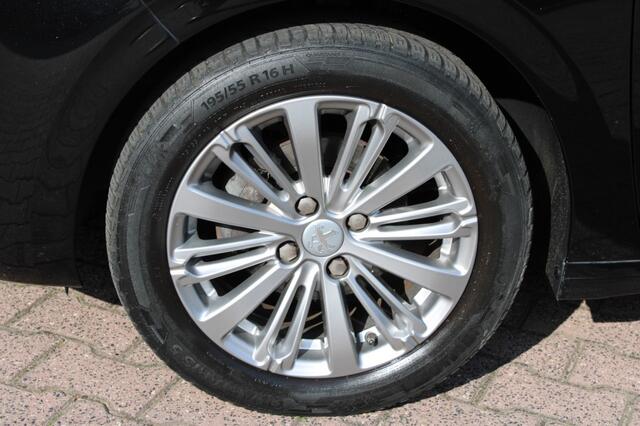 Peugeot 208 1.2 PURETECH ALLURE Navigatie Cruise Airco