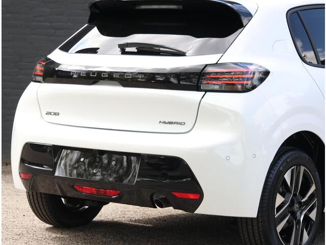 Peugeot 208 Hybrid 100 PK e-DCS6 Allure incl. ¤ 4.200,- korting !! | Navigatie | Parkeersensoren | LED | Lederen Stuurwiel | Climate Control | Cruise Control | 16" LMV | Apple Carplay/Android Auto |
