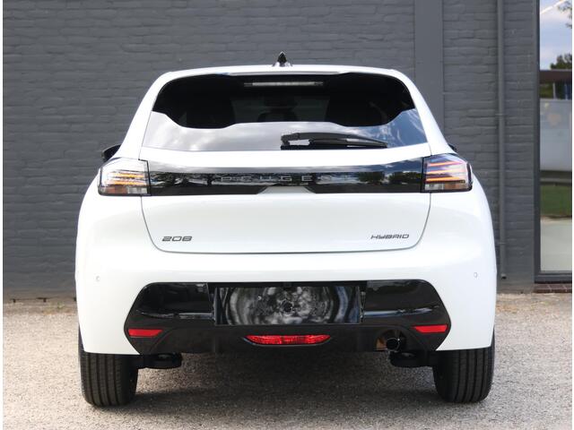 Peugeot 208 Hybrid 100 PK e-DCS6 Allure incl. ¤ 4.200,- korting !! | Navigatie | Parkeersensoren | LED | Lederen Stuurwiel | Climate Control | Cruise Control | 16" LMV | Apple Carplay/Android Auto |