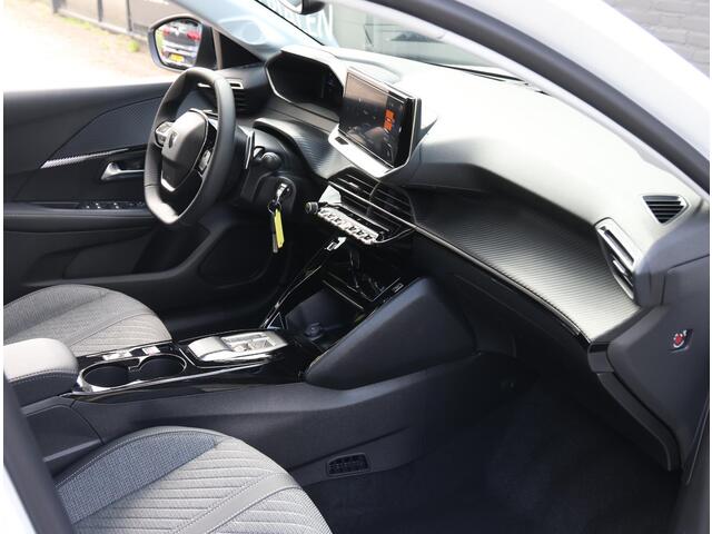 Peugeot 208 Hybrid 100 PK e-DCS6 Allure incl. ¤ 4.200,- korting !! | Navigatie | Parkeersensoren | LED | Lederen Stuurwiel | Climate Control | Cruise Control | 16" LMV | Apple Carplay/Android Auto |