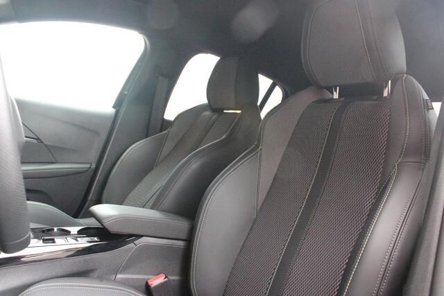 Peugeot 208 Hybrid 145PK e-DCS6 GT | NAVIGATIE | DRAADLOZE APPLE CARPLAY/ANDROID AUTO | CAMERA VOOR + ACHTER | FULL LED KOPLAMPEN | LICHTMETALEN VELGEN 17" | DODEHOEK DETECTIE | DRAADLOZE TELEFOONLADER | KEYLESS ENTRY/START | DAB+ RADIO | ADAPTIVE CRUISE CONTROL |
