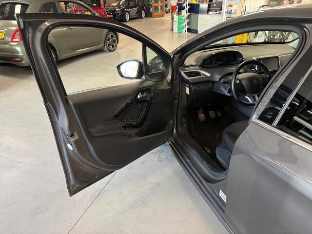 Peugeot 208 1.2 PureT. Tech Ed.