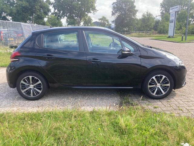 Peugeot 208 1.2 PureTech Allure Schuif/kanteldak! Apple Carplay