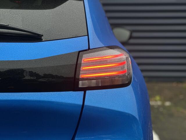 Peugeot 208 1.2 PureTech 100 Allure | Apple Carplay/Android Auto | Navigatie | Parkeercamera/-sensoren | Climate Control | DAB | Cruise Control | Full LED | Lichtmetalen velgen |