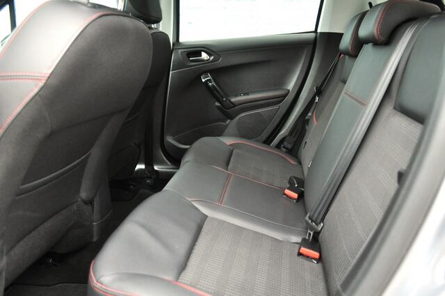 Peugeot 208 1.2 GT Aut. Nav pdc v+a Pano