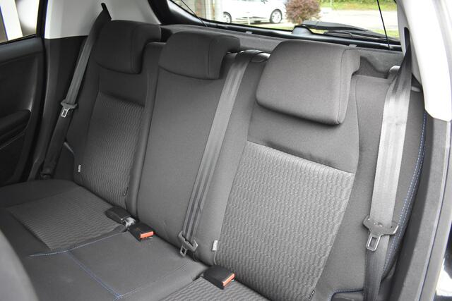 Peugeot 208 1.2 PureTech Signature / Carplay / Navi / Trekhaak / Airco / 17" LM / PDC