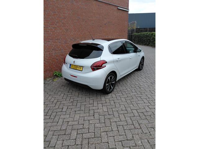 Peugeot 208 1.2 PureT. Tech Ed.