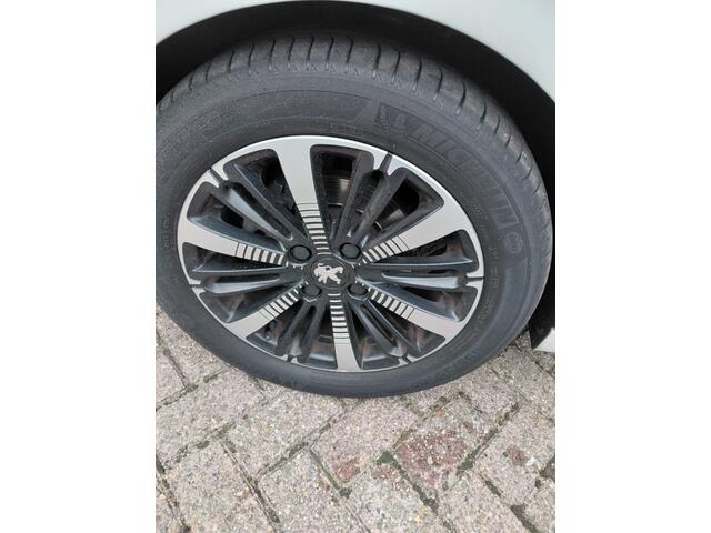 Peugeot 208 1.2 PureT. Tech Ed.