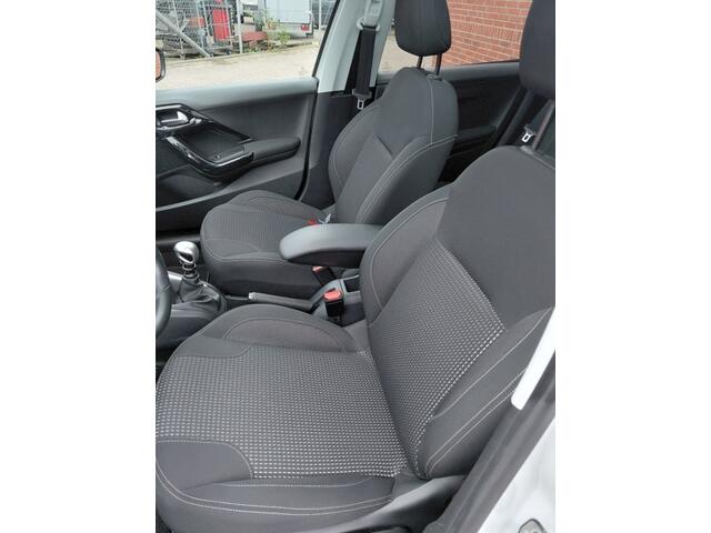 Peugeot 208 1.2 PureT. Tech Ed.
