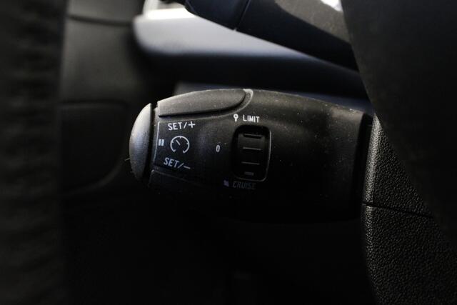 Peugeot 208 1.2 PureTech Blue Lease Executive |Pano|Navi|