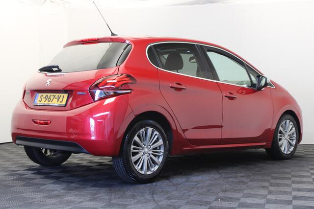 Peugeot 208 1.2 PureTech Blue Lease Executive |Pano|Navi|