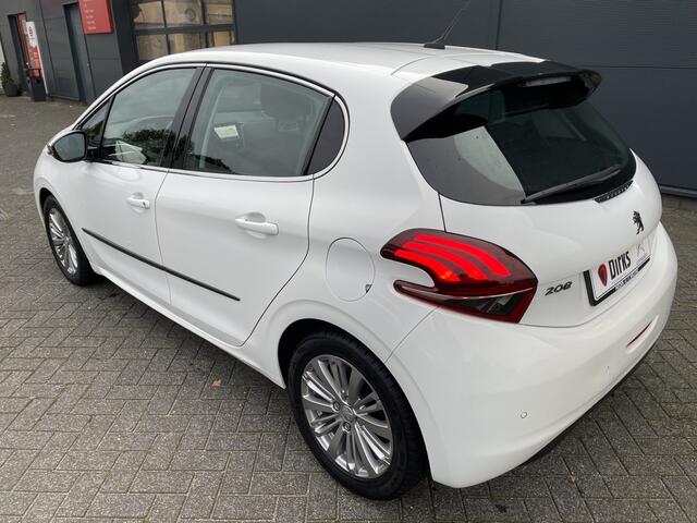 Peugeot 208 82pk Allure (Camera - Automatische Airco - Apple Carplay - Navigatie - Parkeersensoren - Lichtmetalen velgen incl 4S)