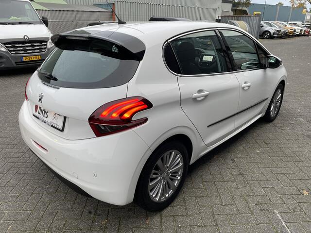Peugeot 208 82pk Allure (Camera - Automatische Airco - Apple Carplay - Navigatie - Parkeersensoren - Lichtmetalen velgen incl 4S)