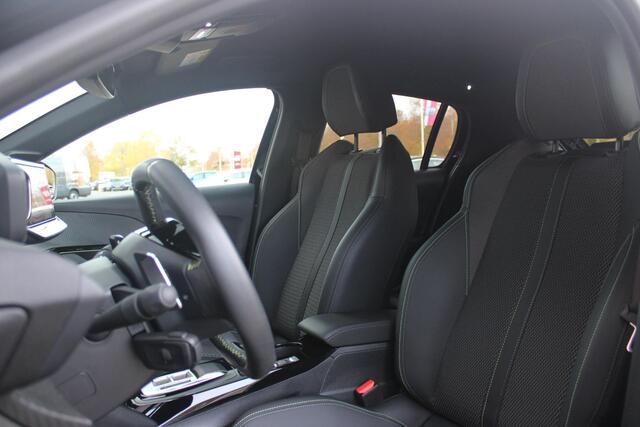 Peugeot 208 GT 1.2 Hybrid 145PK e-DCS6 | NAVIGATIE | DRAADLOZE APPLE CARPLAY/ANDROID AUTO | CAMERA VOOR + ACHTER | FULL LED KOPLAMPEN | LICHTMETALEN VELGEN 17" | DODEHOEK DETECTIE | DRAADLOZE TELEFOONLADER | KEYLESS ENTRY/START | DAB+ RADIO | ADAPTIVE CRUISE CONTROL 