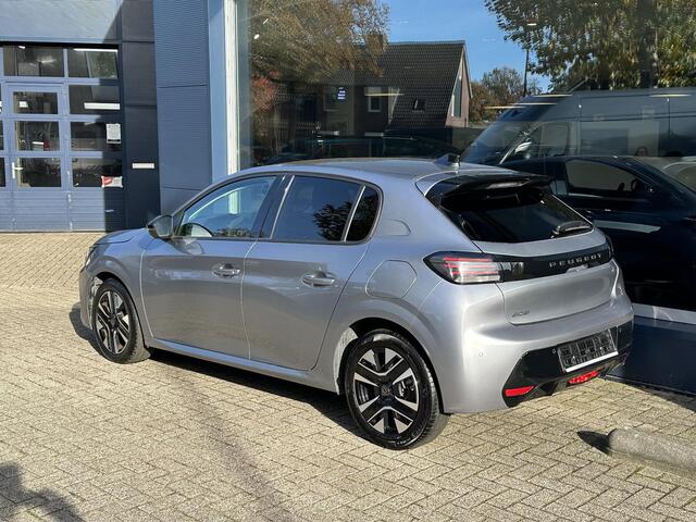 Peugeot 208 Allure 1.2 Turbo 100 PK 6-Bak | LED Koplampen | Slechts 9.850 KM !| Facelift Model | Parkeersensoren Rondom | 10'' inch Touch Screen | Draadloze telefoon Navigatie via Apple Car play/ Android Auto | Cruise Control | Rijbaan Bewaking | Stuurwiel Bediening