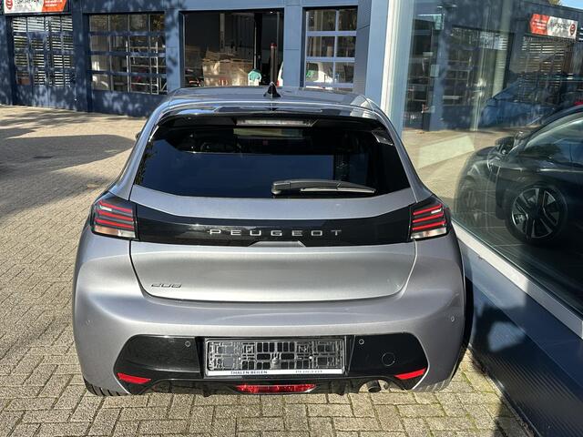 Peugeot 208 Allure 1.2 Turbo 100 PK 6-Bak | LED Koplampen | Slechts 9.850 KM !| Facelift Model | Parkeersensoren Rondom | 10'' inch Touch Screen | Draadloze telefoon Navigatie via Apple Car play/ Android Auto | Cruise Control | Rijbaan Bewaking | Stuurwiel Bediening