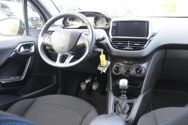 Peugeot 208 1.2 PureTech Signature, Navigatie!