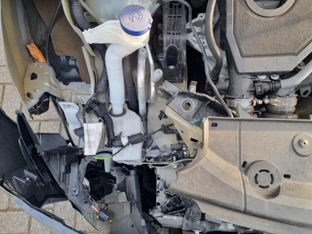 Peugeot 208 Hybrid e-DCS6 Allure