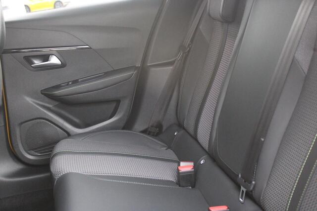 Peugeot 208 1.2 100PK GT | NAVIGATIE | KEYLESS ENTRY/START | APPLE CARPLAY/ANDROID AUTO | LICHTMETALEN VELGEN 17" | 3-D INSTRUMENTENPANEEL | DAB+ RADIO | DODEHOEK DETECTIE | CRUISE CONTROL | LANE ASSIST | CLIMATE CONTROL | ZWART DAK |