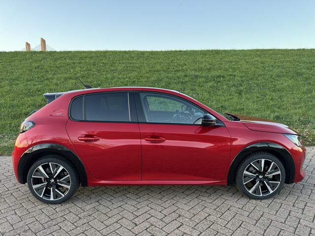 Peugeot 208 1.2 PureTech GT Pack Massagestoel | Stoelverwarming |Pano | Camera | Apple Carplay