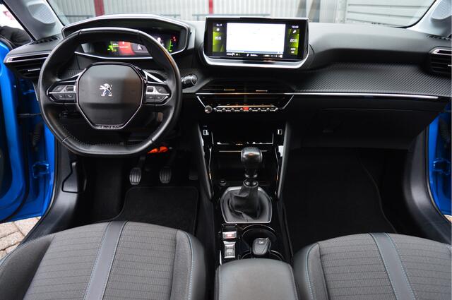 Peugeot 208 1.2 PureTech Blue Lease Allure O.a; Carplay, LED, PDC, Camera, Navi, Clima, Cruise, Etc. All-in prijs!