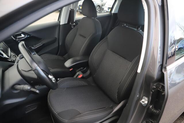 Peugeot 208 1.5 BlueHDi Blue Lease Allure 101PK Trekhaak Navigatie Carplay Android 16 inch LMV Climate Cruise Control