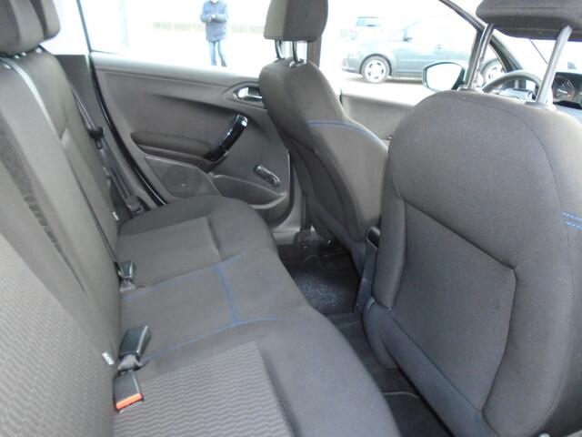 Peugeot 208 1.2 PURET. SIGNATURE