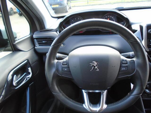 Peugeot 208 1.2 PURET. SIGNATURE