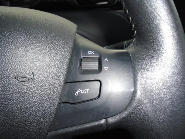 Peugeot 208 1.2 PURET. SIGNATURE