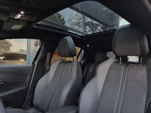 Peugeot 208 Hybrid 136 e-DCS6 GT | Ad.cruise | Panorama | Allerdikste uitvoering! | 1023km!