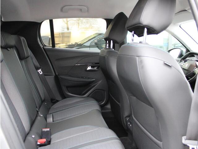 Peugeot 208 1.2 PureTech Allure Automaat | Navi / Climate / Camera