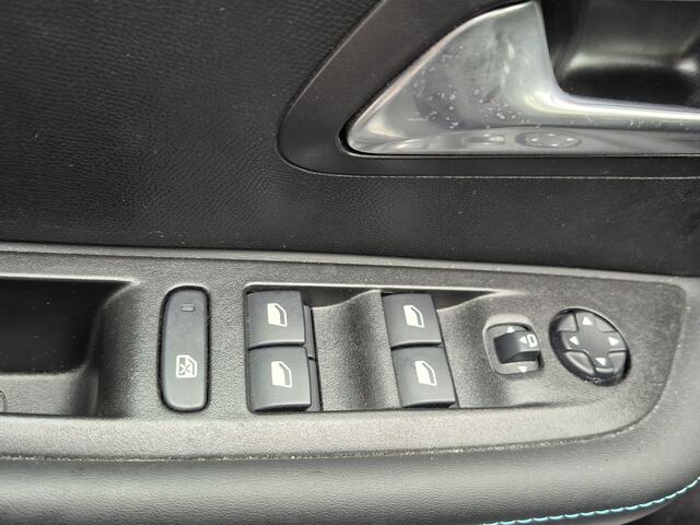 Peugeot 208 1.2 PureTech Allure WORDT VERWACHT !! | Navigatie | 3-D Dashboard | Camera | Parkeersensoren | Apple Carplay en Android Auto | Mooie Lage Kilometerstand met NAP !!