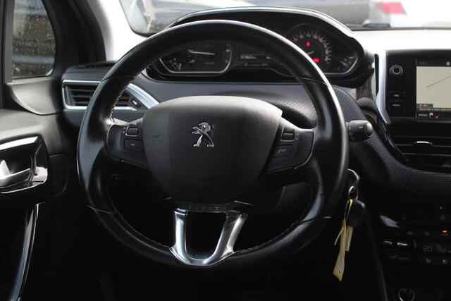 Peugeot 208 1.2 PureTech Tech Edition / Nieuwe distr.riem! / Full option! / Trekhaak / Panoramadak / Camera / Navigatie / 16'' / Getint glas / DAB / Cruise Control / Armsteun
