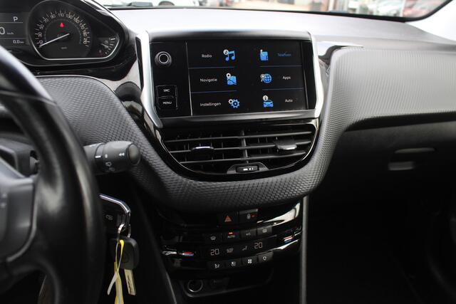 Peugeot 208 1.2 PureTech Tech Edition / Nieuwe distr.riem! / Full option! / Trekhaak / Panoramadak / Camera / Navigatie / 16'' / Getint glas / DAB / Cruise Control / Armsteun