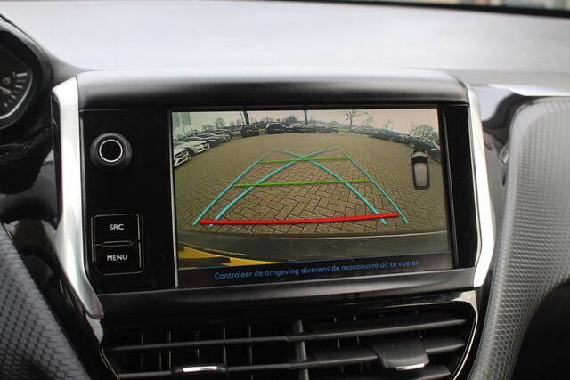 Peugeot 208 1.2 PureTech Tech Edition / Nieuwe distr.riem! / Full option! / Trekhaak / Panoramadak / Camera / Navigatie / 16'' / Getint glas / DAB / Cruise Control / Armsteun