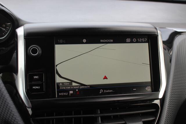 Peugeot 208 1.2 PureTech Tech Edition / Nieuwe distr.riem! / Full option! / Trekhaak / Panoramadak / Camera / Navigatie / 16'' / Getint glas / DAB / Cruise Control / Armsteun