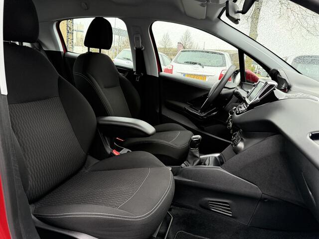 Peugeot 208 1.2 PureTech Blue Lion 2e Eigenaar,Dealer Onderhouden,Navi,Airco,Cruise,5 Deurs,Pdc,N.A.P,Bj 12-2017,Weinig Km,Nieuwe Apk bij Aflevering