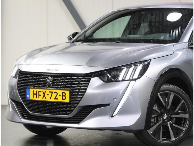 Peugeot 208 1.2 100PK GT | Navigatie | Achteruitrijcamera | Parkeersensoren Voor en Achter | LED Koplampen | Keyless Start | Lederen Stuurwiel | DAB Ontvanger | Climate Control | Cruise Control | 17" Lichtmetalen Velgen | Apple Carplay/Android Auto |