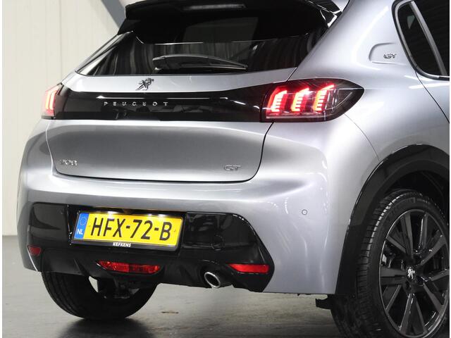 Peugeot 208 1.2 100PK GT | Navigatie | Achteruitrijcamera | Parkeersensoren Voor en Achter | LED Koplampen | Keyless Start | Lederen Stuurwiel | DAB Ontvanger | Climate Control | Cruise Control | 17" Lichtmetalen Velgen | Apple Carplay/Android Auto |