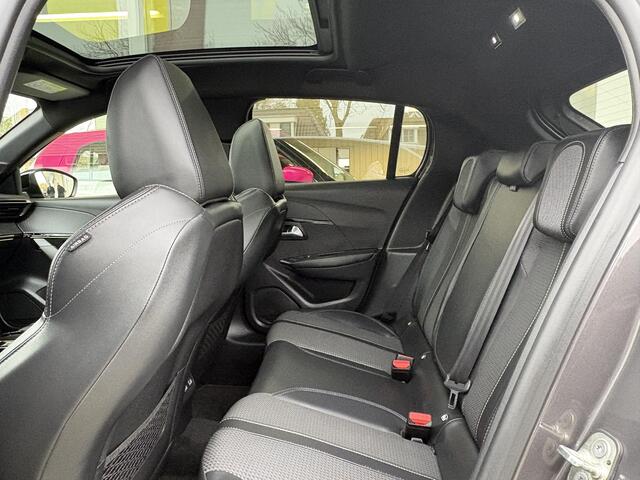 Peugeot 208 1.2T 100pk GT Pack | Nieuwstaat | Panoramadak | Dealeronderhouden | Dodehoek detectie | Keyless | Full LED | Navigatie | Climate Control