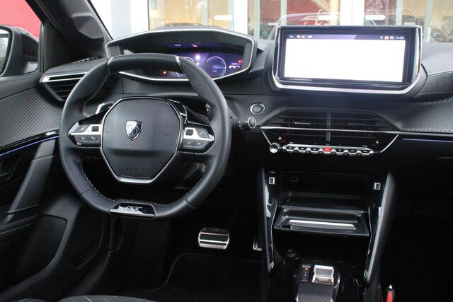 Peugeot 208 Hybrid 145PK e-DCS6 GT PACK | ELEKTRISCH VERSTELBARE BESTUURDERSSTOEL MET MASSAGE FUNCTIE | CAMERA VOOR + ACHTER | ALCANTARA BEKLEDING | DODEHOEK DETECTIE | ADAPTIVE CRUISE CONTROL | NAVIGATIE | DRAADLOZE APPLE CARPLAY/ANDROID AURO | PANORAMA DAK | ZWART